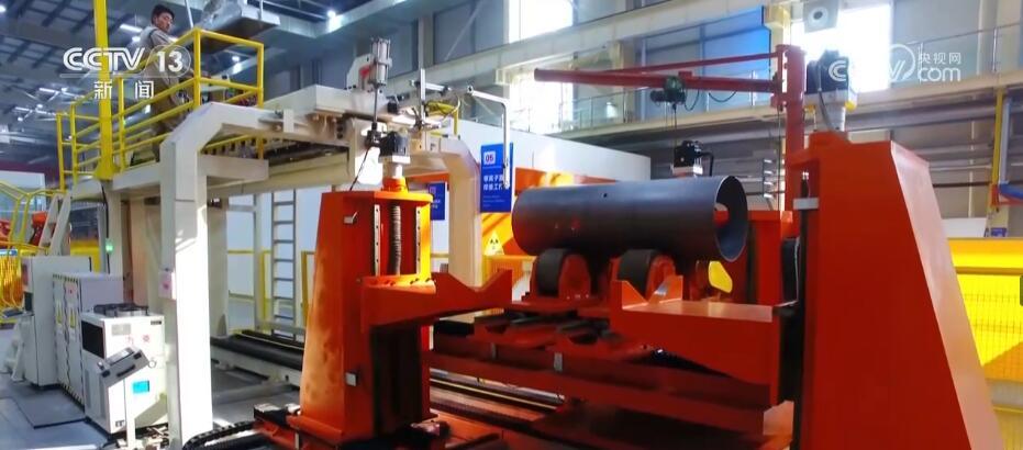 深化“5G+工業(yè)互聯(lián)網(wǎng)”發(fā)展，建成不少于300家5G工廠，賦能制造業(yè)數(shù)字化轉(zhuǎn)型